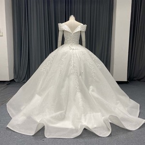 ANY260 Vestido de Novia Moderno y Elegante con Escote Corazón, Lentejuelas, Apliques Florales de Encaje, Largo hasta el Suelo y Cola Capilla - Product Image 2