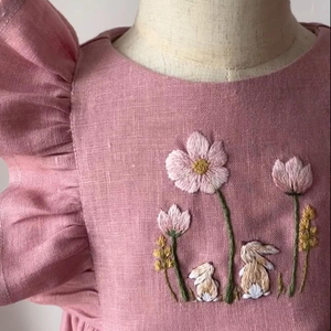 Robe brodée à la main en lin doux pour bébé fille Style décontracté pour le premier anniversaire des tout-petits OEM Made in Vietnam - Product Image 2