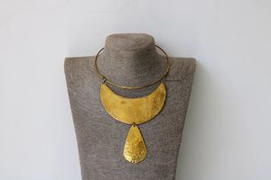 Collar de latón Collar de moda de aspecto moderno altamente pulido para fiestas Mujeres Niñas Uso Fabricante de India - Product Image 6