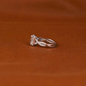 Radiant Cut Lab Créé Diamant Halo Cluster Réglage Bague de Fiançailles 14KT Plaqué Or Massif Sans Conflit À La Mode IGI Certifié - Product Image 3