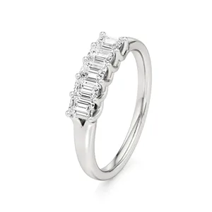 แหวนแต่งงานเพชร 5 เม็ด รุ่นเรเดียนท์ อีคลิปส์ - Product Image 1
