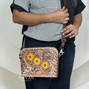 2025 bolsos de lujo para mujer, bolso cruzado con diseño de girasol de cuero mecanizado a mano, bolsos de mujer con logotipo personalizado de cuero genuino OEM ODM - Product Image 1