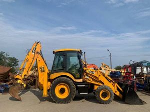 Retroexcavadora JCB 3CX Nueva y Usada, Original, con Cargador Frontal y Excavadora Trasera para Proyectos de Construcción - Product Image 1