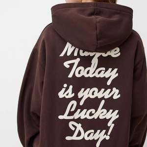 Sweat à capuche à manches longues personnalisé de qualité supérieure pour femmes Design imprimé décontracté Ajustement parfait pour les occasions d'hiver avec logo avant - Product Image 5