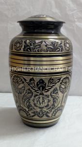 Urne funéraire en laiton pour adultes pour cendres noire avec gravure dorée Urne funéraire artisanale Fournisseur en gros - Product Image 4