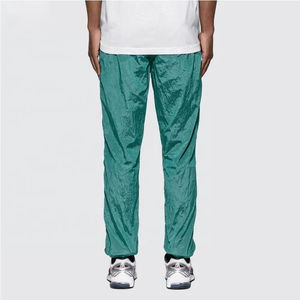 Chaqueta Cortavientos Unisex de Nailon Lisa, Corte Regular, Pantalones de Nailon de Pierna Ancha con Dobladillo - Product Image 4