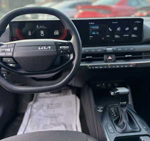 SUV LX FWD 2024 d'occasion en excellent état, essence, automatique, sièges en cuir, caméra 360° - Product Image 4