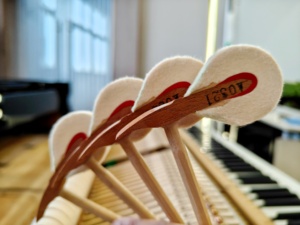 Piano à queue Kawai RX2, excellent état, livraison rapide, finition élégante d'origine, touches lisses, Japon, 88 touches - Product Image 5