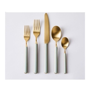 Juegos de cubiertos de metal de alta calidad de diseño exclusivo para regalos de boda regalos de inauguración de la casa o ajustes de mesa de restaurante - Product Image 1