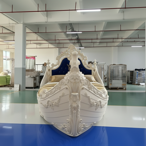 Letto barca <span class=keywords><strong>galeone</strong></span> bianco di lusso con tappezzeria in velluto blu e ricami in <span class=keywords><strong>oro</strong></span> per Villa & Hotel - Product Image 2