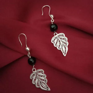 "Meilleures ventes de boucles d'oreilles feuille d'argent de haute qualité avec un éclat scintillant Bijoux de haute qualité directement du fournisseur indien en gros - Product Image 1