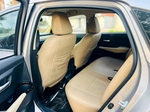 Toyota Yaris G 2024 Perfecto, Transmisión Automática, Asientos de Cuero - Product Image 4