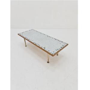 La mesa auxiliar de latón macizo de estilo antiguo más vendida con base decorativa perfecta para decoración vintage o del hogar disponible al mejor precio - Product Image 1