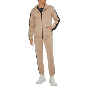 Dernier modèle de survêtement pour hommes Ensemble décontracté personnalisé Survêtement à coupe ample à la mode Ensemble de survêtement pour hommes pour l'extérieur - Product Image 5