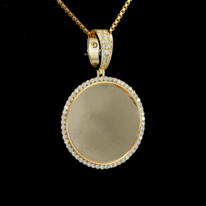 Bijoux Hip Hop glacé rond taille brillant Moissanite diamant pendentif à breloque personnalisé en or jaune 10kt - Product Image 2