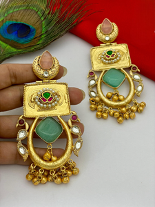 Pendientes tradicionales de estilo Amrapali para mujer, Pendientes colgantes de declaración étnicos indios hechos a mano, acabado dorado antiguo Jhumki - Product Image 3
