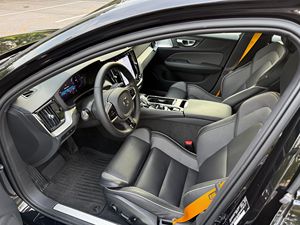 VOLVO V-60 Re-charge T/8 Pole-ster 2024, Vagoneta con Techo Corredizo, Faros Delanteros, Cámara Trasera de 360°, Asientos Eléctricos - Product Image 5