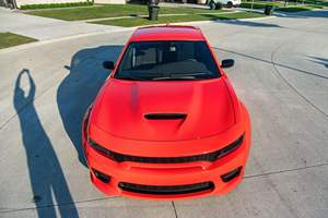 Charger Scat Pack Widebody 2023 ~600 Millas, Motor Hemi V8 de 6.4 Litros, Color Go Mango, Mayormente sin Modificaciones - Product Image 3