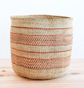 Cesta de ratán para almacenamiento de alimentos en forma cilíndrica con acabado natural, perfecta para el almacenamiento en el hogar y la Organización de la cocina - Product Image 2