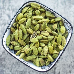 Cardamome verte en grappes entières, récolte fraîche, épice aromatique pour l'exportation en gros et la distribution en vrac - Product Image 4