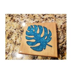 Juego de 4 Posavasos de Madera con Resina Epoxi, Diseño Moderno y Lujoso, Personalizado con Hojas de Resina, Producto de la India - Product Image 1