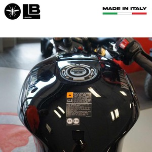 Protezione Adesiva 3D Nera per Tappo Serbatoio Yamaha XSR900 - Copertura Serbatoio - Product Image 3