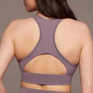 Sujetador de yoga en U profundo con logotipo personalizado Top deportivo y deportivo para mujer que absorbe el sudor - Product Image 5