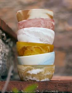 Bol à matcha en résine blanche fait à la main, plat de service décoratif, bol à mélanger pour thé artisanal, centre de table unique - Product Image 3