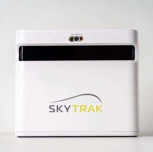 Moniteur de lancement et simulateur de golf SkyTrak+ 100 % étanche, dernière version, connectivité sans fil/WiFi, 51 à 100 stades virtuels - Product Image 1