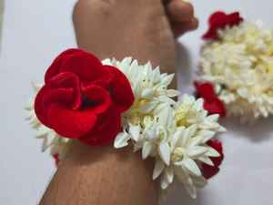 Handcraftedประดิษฐ์จัสมินGajraสําหรับเพื่อนเจ้าสาวอุปกรณ์เสริมผมMayoon Haldiเฉลิมฉลองอินเดียสร้อยข้อมือGaney Ganaas - Product Image 3