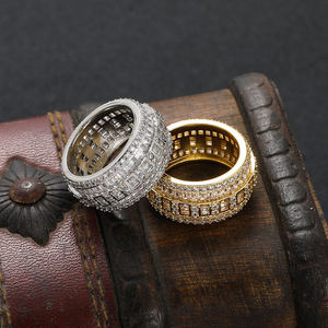 แหวนหมั้น SHREYA DIAM รุ่น Unisex Wide Iced Silver ชุบทองคำขาวและโรสโกลด์ ดีไซน์คลาสสิกแบบเต็มวง ประดับเพชรทรงกลมและทรงบาแกตต์ - Product Image 6
