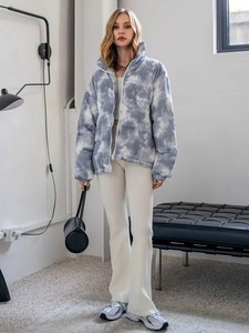 Abrigo acolchado de satén personalizable de talla grande para mujer a prueba de viento e impermeable con cierre de cremallera sublimado y relleno de plumón teñido liso - Product Image 3