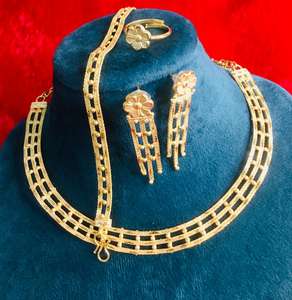 Collier tendance en plaqué or 24 carats pour femmes Accessoires de mariage pour mariages et fêtes Vente à l'export au Royaume-Uni, aux États-Unis et en France - Product Image 3