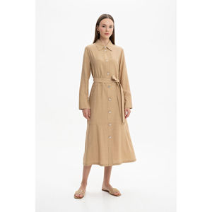 Vestido Casual Elegante de Lino y Viscosa Color Camel con Detalle de Botones - Product Image 1