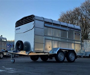 Remorque à bétail en tôle d'aluminium à carreaux, best-seller, 80x14, avec grandes portes latérales et porte d'inspection avant, pour le chargement de porcs et de moutons - Product Image 4