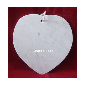Tabla de Cortar de Mármol Antigua de Diseño de Lujo con la Mejor Calidad en Blanco y un Diseño Único en Forma de Corazón para Uso en Cocinas - Product Image 1