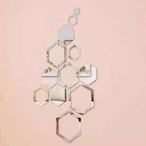 Espejo acrílico autoadhesivo en forma de hexágono de Solimo para decoración de pared (juego de 16) de tamaño mixto plateado - Product Image 1