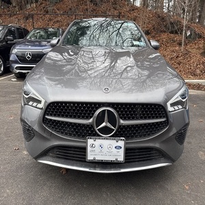 Un MERCEDES-BENZ GLA 250 4MATIC COUPÉ 2024 d'occasion, en excellent état, avec transmission à 8 vitesses - Product Image 1