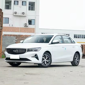 2025 Geely Emgrand 1.5L Manual Dragon versión sedán de 4 puertas y 5 plazas hecho en China para <span class=keywords><strong>gasolina</strong></span> con <span class=keywords><strong>descuento</strong></span> para la venta - Product Image 1