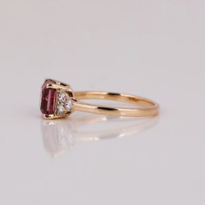 Anillo de compromiso de diamante cultivado en laboratorio de corte radiante Rosa chapado en oro de 10KT de moda diseño personalizado lujoso clásico con certificado IGI - Product Image 5