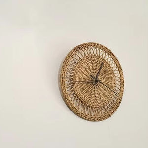Reloj de pared de ratán sostenible de nuevo diseño con carcasa, reloj redondo personalizado para decoración del hogar/regalo especial, venta al por mayor - Product Image 1