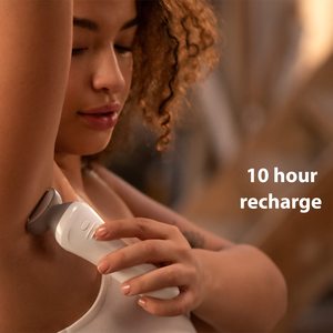 Afeitadora Eléctrica Inalámbrica Lady Shaver Serie 6000, Recortadora Húmeda/Seca con Doble Cuchilla, Impermeable y Lavable para Zona del Bikini, Blanca - Product Image 2