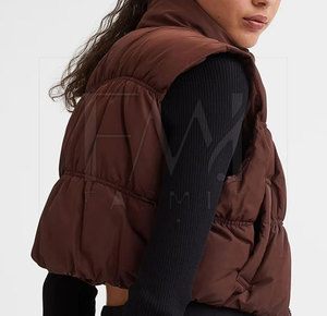 Color sólido Cremallera gruesa Ambos lados Bolsillos Crop Top Chaleco 100% Material de poliéster Chaleco acolchado para mujer con etiqueta privada - Product Image 2