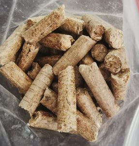 Briquettes de bois de chêne et de pin KBS, granulés de 6 mm, bûches de bois de chauffage emballées en sac, vente directe, teneur en cendres 0,74 %, humidité 8,5 % +27739729209 - Product Image 4