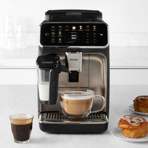 Cafetera Espresso Totalmente Automática Serie 5500, Presión de Bomba de 8-10 Bares, Función de Autolimpieza, para Uso Doméstico y Hotelero (Cromado Gris) - Product Image 1