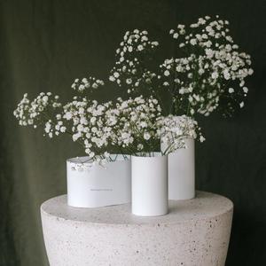 Florero de Metal decorativo para el hogar de nuevo diseño, maceta de mesa con forma de barco, jarrón Floral hecho a mano con acabado blanco - Product Image 1