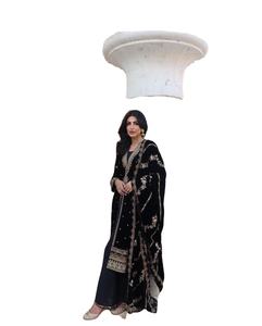 Dernier Designer Heavy Viscos Velvet Broderie Séquence Travail Salwar Suit By Fab Zone - Product Image 1