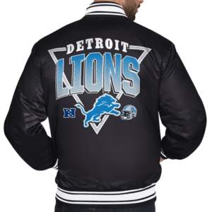 Veste de baseball universitaire personnalisée pour homme, style Letterman, noire, avec imprimé graphique triangulaire des Detroit Lions, en satin, entièrement boutonnée - Product Image 2