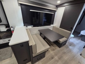 FOURNISSEUR DE NOUVEAUX MODÈLES 2025 pour Rest River RV Rock Wood Ultra Lite 2619FK - Product Image 2