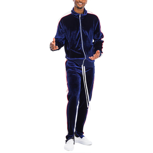 Ensembles de survêtements en velours en gros avec matériau respirant, style décontracté à capuche, survêtements en velours respirants personnalisés 2025 - Product Image 1